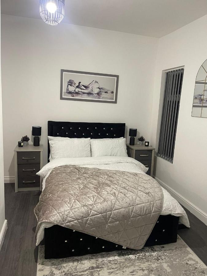 Short Stopzzz & Indoor Hot Tub Manchester Esterno foto