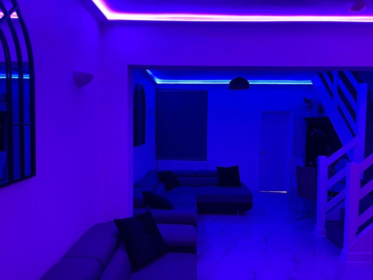 Short Stopzzz & Indoor Hot Tub Manchester Esterno foto
